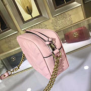 Gucci Marmont matelassé mini bag in Pink - 2