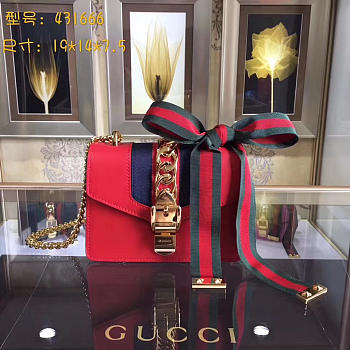 Gucci Sylvie leather mini chain bag in Red 431666