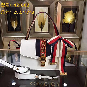 Gucci Sylvie shoulder bag in White leather 421882