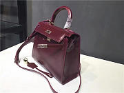Hermes Kelly Leather handbag in Wine Red - 4