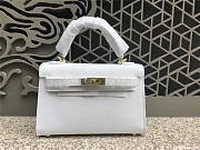 Hermes Kelly Leather Handbag in White with Gold Hardware - 1