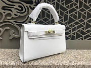 Hermes Kelly Leather Handbag in White with Gold Hardware - 2