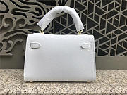 Hermes Kelly Leather Handbag in White with Gold Hardware - 4