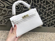 Hermes Kelly Leather Handbag in White with Gold Hardware - 5