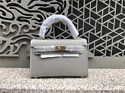 Hermes Kelly Leather Handbag in Gray with Gold Hardware - 3