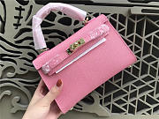 Hermes Kelly Leather Handbag in Pink - 3
