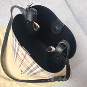 Burberry Haymarket Bucket bag in Black - 6