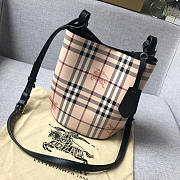 Burberry Haymarket Bucket bag in Black - 5