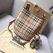 Burberry Haymarket Bucket bag in Khaki - 1