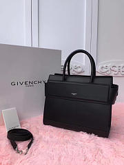 Givenchy original Handbag for Women in Black - 5