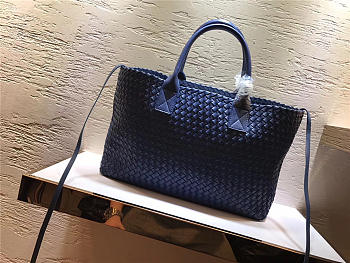 Bottega Veneta sheepskin knitted large shopping bags in Blue