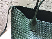 Bottega Veneta sheepskin knitted large shopping bags in Green - 4