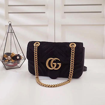 Gucci Marmont velvet small shoulder bag in Black