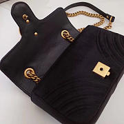 Gucci Marmont velvet small shoulder bag in Black - 4