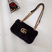 Gucci Marmont velvet Medium shoulder bag in Black - 5