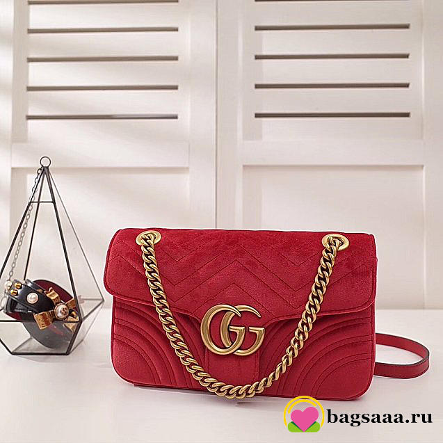 Gucci Marmont velvet Medium shoulder bag in Red - 1