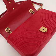 Gucci Marmont velvet Medium shoulder bag in Red - 4