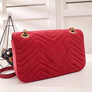 Gucci Marmont velvet Medium shoulder bag in Red - 5