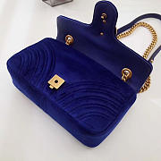Gucci Marmont velvet Medium shoulder bag in Dark Blue - 2