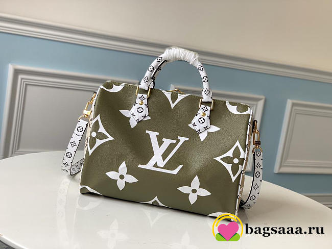 LV Speedy Bandoulière white and green Handbag 30cm M44572  - 1