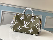 LV Speedy Bandoulière white and green Handbag 30cm M44572  - 1