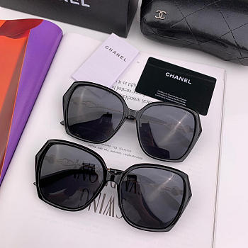 CHANEL 2019 Fashion Round Frame Sunglasses