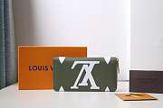 Louis Vuitton Micro Pochette Accessories Zipper wallet Green - 1