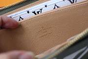 Louis Vuitton Micro Pochette Accessories Zipper wallet Green - 4