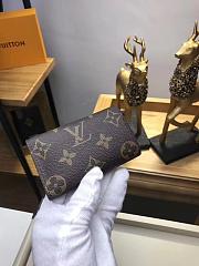 Louis Vuitton Monogram Canvas 6 Key Holder - 3