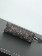 LV TOILETRY POUCH M47546 - 2
