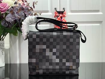 LV DISTRICT Men's small handbag