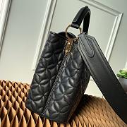 LV Capucines Monogram handbag 31CM Black - 5