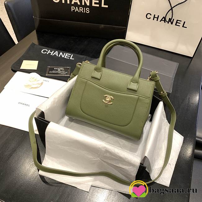 CHANEL Neo Executive A69929 22cm  - 1