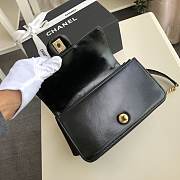 Chanel flap bag 19cm black - 4