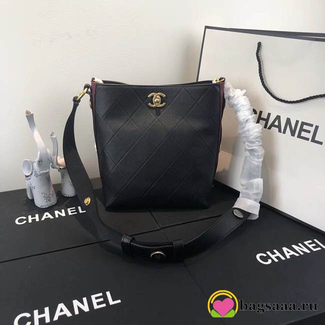 Chanel Hobo Handbag A57573 20cm - 1