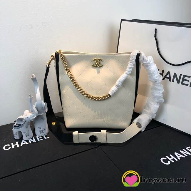 Chanel Hobo Handbag A57573 white 20cm - 1