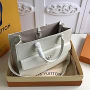 Louis Vuitton Lockme large Tote M55846 white - 4