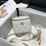 Chanel 2020 SS Cosmetic Bag White - 3