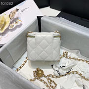 Chanel 2020 SS Cosmetic Bag White - 4