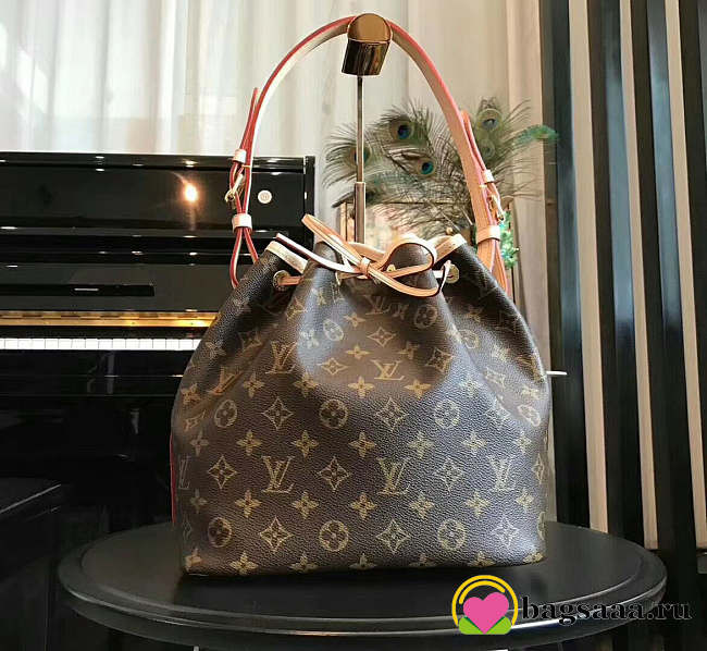 Louis Vuitton Handbag 24cm - 1