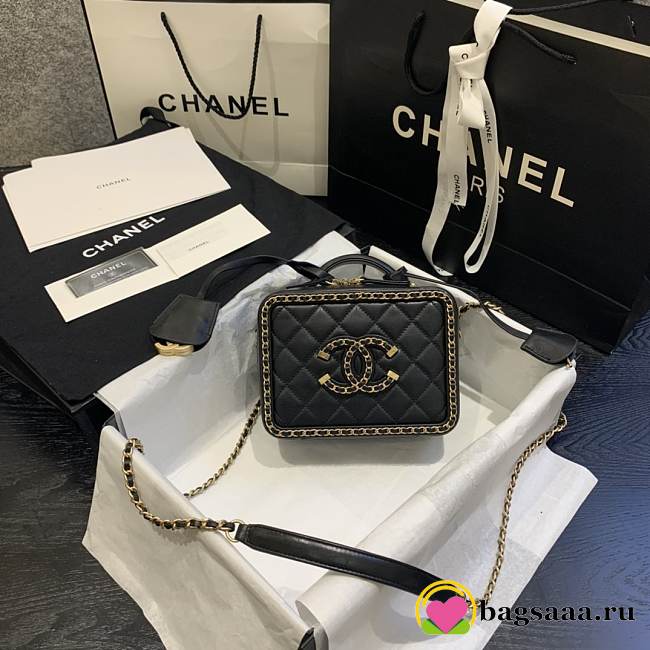 Chanel Small Cosmetic bag 18cm Black - 1