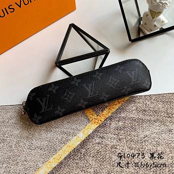 Louis Vuitton Monogram Giant Elizabeth Pencil Pouch 004