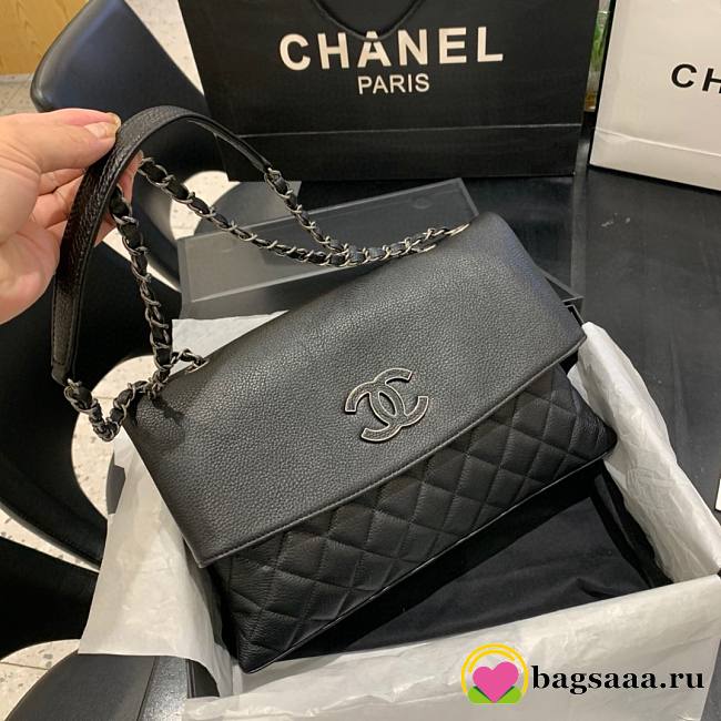 Chanel Caviar Shoulder bag Black 32cm - 1