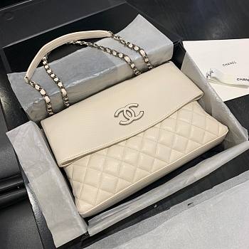 Chanel Caviar Shoulder bag White 32cm