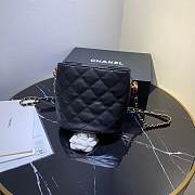 Chanel Bucket bag 18cm Black - 3