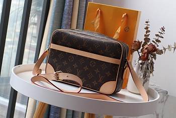 Louis Vuitton Trocadero 27 Shoulder Bag