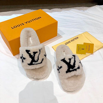 Louis Vuitton Sandals 017