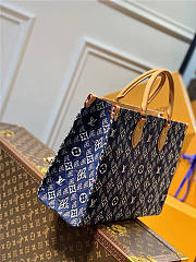 Louis Vuitton MM Onthego Handbag 35cm - 4