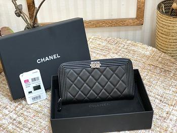 Chanel boy zippy wallet 01