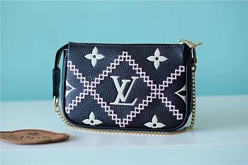 Louis Vuitton Mini Pochette Accessoires 15cm 001